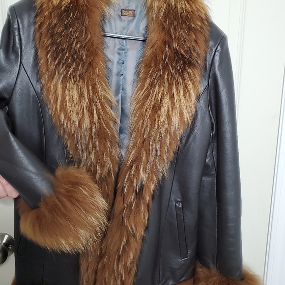 Fur jacket - Picture 3 of 3